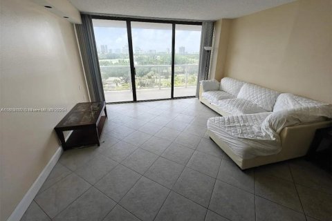 Condo in Aventura, Florida, 2 bedrooms  № 2013972 - photo 3
