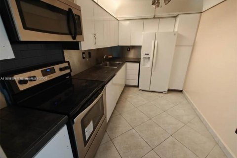 Condo in Aventura, Florida, 2 bedrooms  № 2013972 - photo 4