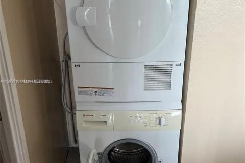 Condo in Aventura, Florida, 2 bedrooms  № 2013972 - photo 11