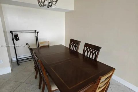 Condo in Aventura, Florida, 2 bedrooms  № 2013972 - photo 2