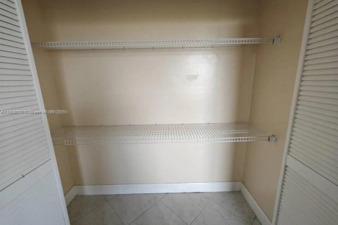 Condo in Aventura, Florida, 2 bedrooms  № 2013972 - photo 7