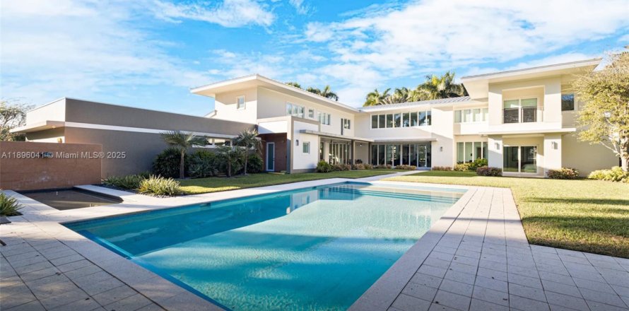 Casa en Pinecrest, Florida 6 dormitorios, 647.53 m2 № 1952937