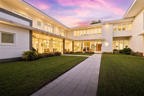 Casa en venta en Pinecrest, Florida, 6 dormitorios, 647.53 m2 № 1952937 - foto 24