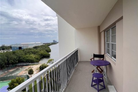 Condominio en venta en Sunny Isles Beach, Florida, 2 dormitorios, 113.34 m2 № 2015743 - foto 2