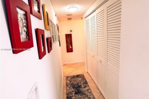 Condominio en venta en Sunny Isles Beach, Florida, 2 dormitorios, 113.34 m2 № 2015743 - foto 11