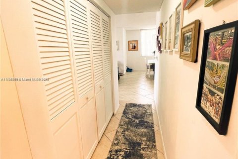 Condominio en venta en Sunny Isles Beach, Florida, 2 dormitorios, 113.34 m2 № 2015743 - foto 14