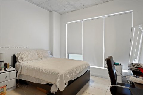 Condo in Miami, Florida, 2 bedrooms  № 1938413 - photo 9