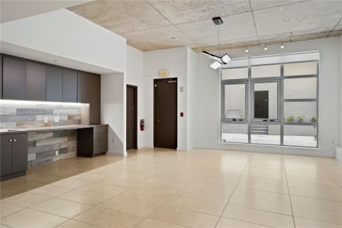 Condo in Miami, Florida, 2 bedrooms  № 1938413 - photo 12
