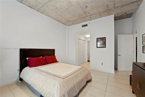 Condo in Miami, Florida, 2 bedrooms  № 1938413 - photo 8
