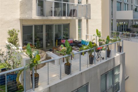 Condo in Miami, Florida, 2 bedrooms  № 1938413 - photo 14