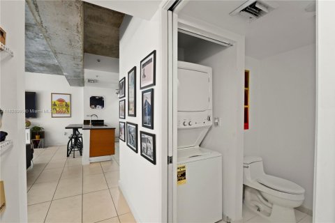 Condo in Miami, Florida, 2 bedrooms  № 1938413 - photo 6
