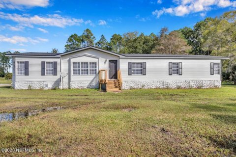 House in Starke, Florida 3 bedrooms, 218.51 sq.m. № 778747 - photo 1
