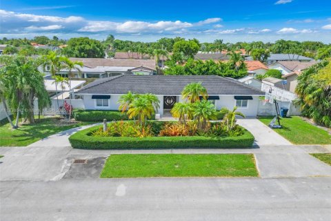 House in Miami, Florida 3 bedrooms, 164.16 sq.m. № 1831103 - photo 2