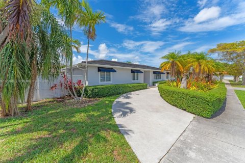 House in Miami, Florida 3 bedrooms, 164.16 sq.m. № 1831103 - photo 3