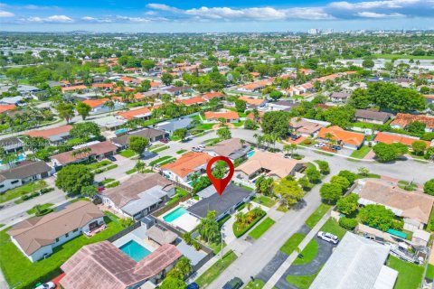House in Miami, Florida 3 bedrooms, 164.16 sq.m. № 1831103 - photo 5