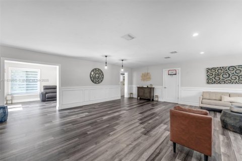 House in Miami, Florida 3 bedrooms, 164.16 sq.m. № 1831103 - photo 11