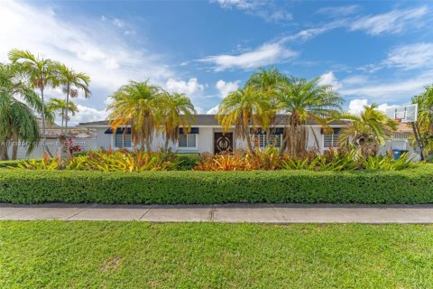 House in Miami, Florida 3 bedrooms, 164.16 sq.m. № 1831103 - photo 1
