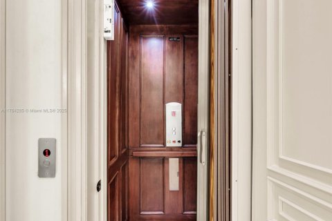Купить виллу или дом в Пайнкрест, Флорида 8 спален, 768.95м2, № 1715736 - фото 16