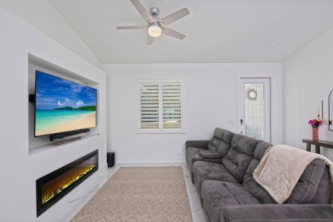 House in Okeechobee, Florida 3 bedrooms, 142.51 sq.m. № 2401238 - photo 8