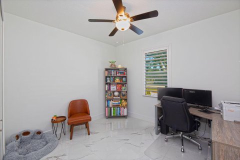 House in Okeechobee, Florida 3 bedrooms, 142.51 sq.m. № 2401238 - photo 28