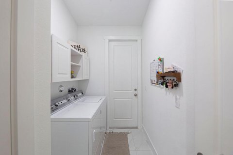 House in Okeechobee, Florida 3 bedrooms, 142.51 sq.m. № 2401238 - photo 29