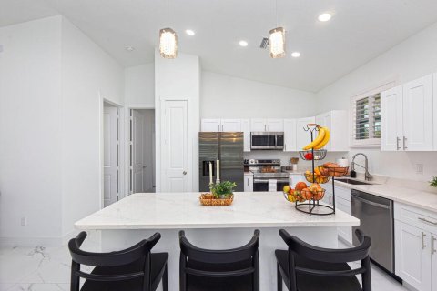 House in Okeechobee, Florida 3 bedrooms, 142.51 sq.m. № 2401238 - photo 14