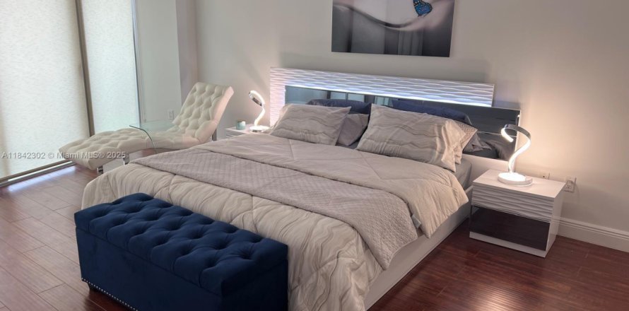 Кондоминиум с 1 спальней в Майами, Флорида № 1982163