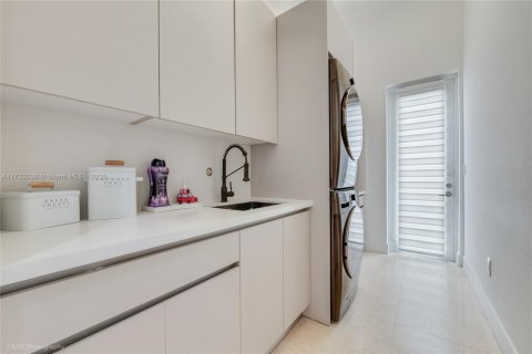 Casa en venta en Pinecrest, Florida, 5 dormitorios, 318.65 m2 № 1763416 - foto 17