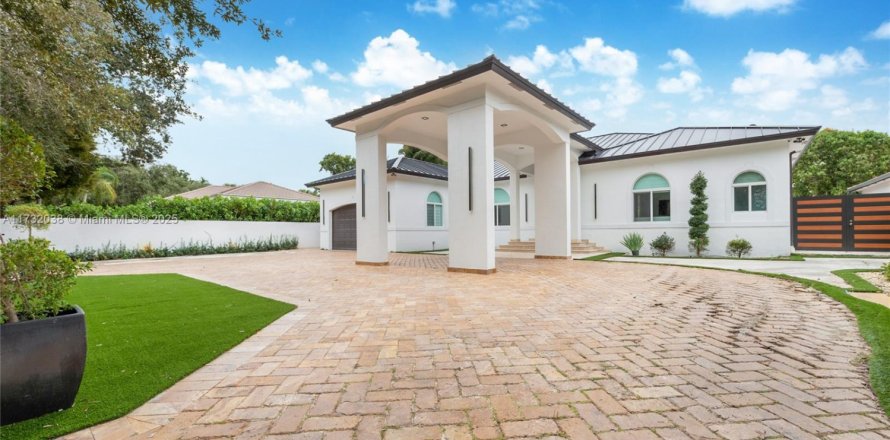 Casa en Pinecrest, Florida 5 dormitorios, 318.65 m2 № 1763416