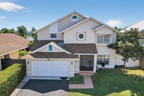 House in Pembroke Pines, Florida 4 bedrooms, 196.67 sq.m. № 1987144 - photo 2