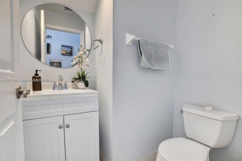 House in Pembroke Pines, Florida 4 bedrooms, 196.67 sq.m. № 1987144 - photo 20