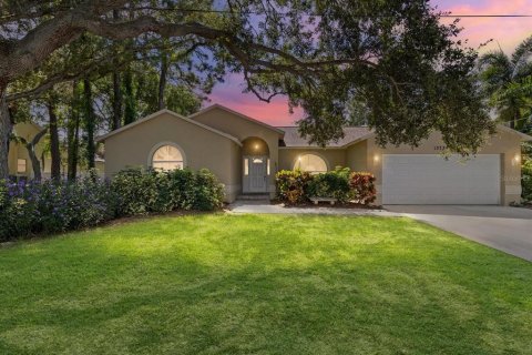 Villa ou maison à Seminole, Floride 4 chambres, 195.84 m2 № 2404901