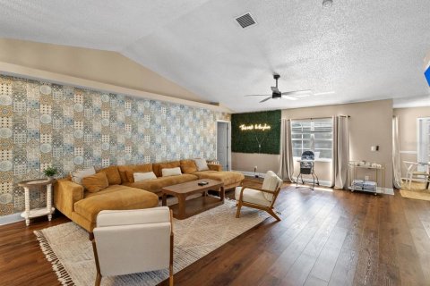 Villa ou maison à vendre à Seminole, Floride: 4 chambres, 195.84 m2 № 2404901 - photo 3