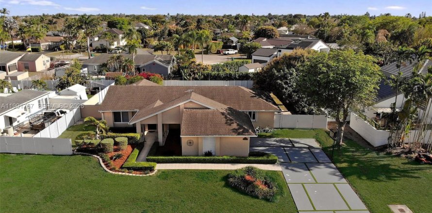 Дом в Майами, Флорида 4 спальни, 176.33м2 № 2052653