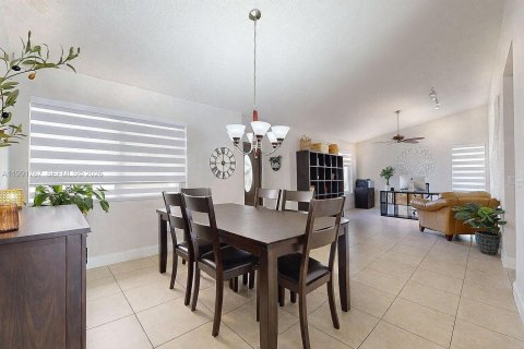 Купить виллу или дом в Майами, Флорида 4 спальни, 176.33м2, № 2052653 - фото 29