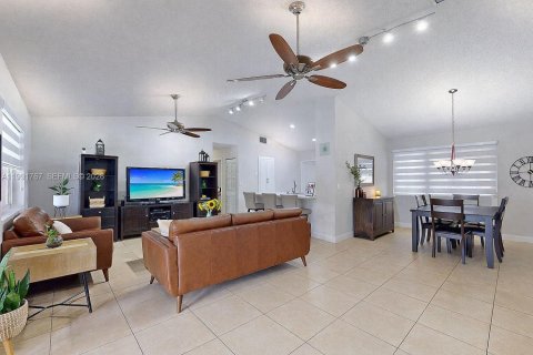 Купить виллу или дом в Майами, Флорида 4 спальни, 176.33м2, № 2052653 - фото 26