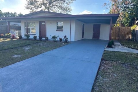 House in Orlando, Florida 4 bedrooms, 111.11 sq.m. № 1723735 - photo 1