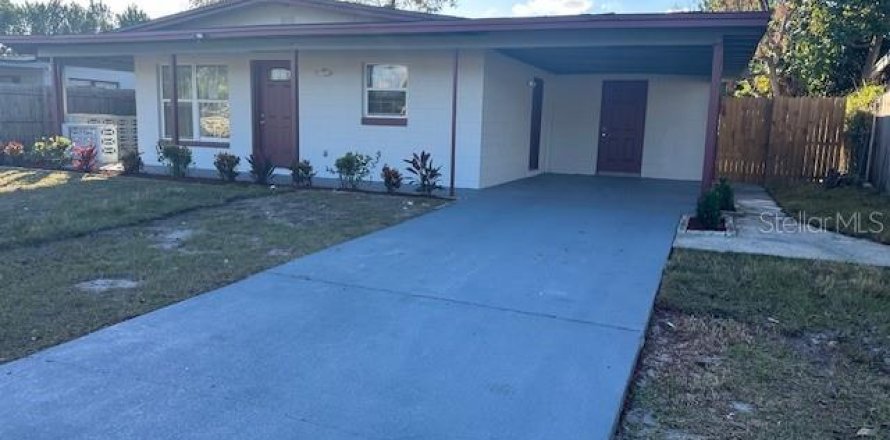 House in Orlando, Florida 4 bedrooms, 111.11 sq.m. № 1723735