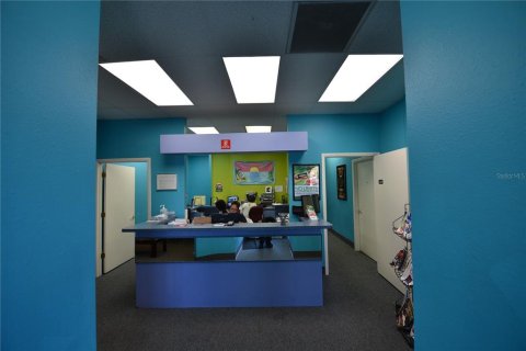 Immobilier commercial à louer à New Port Richey, Floride: 1829.99 m2 № 248961 - photo 8