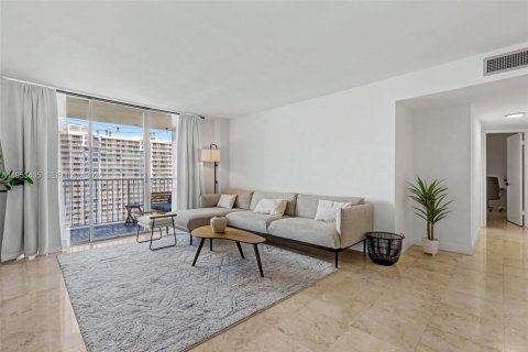 Снять в аренду кондоминиум в Авентура, Флорида 2 спальни, 113.34м2, № 2028903 - фото 2