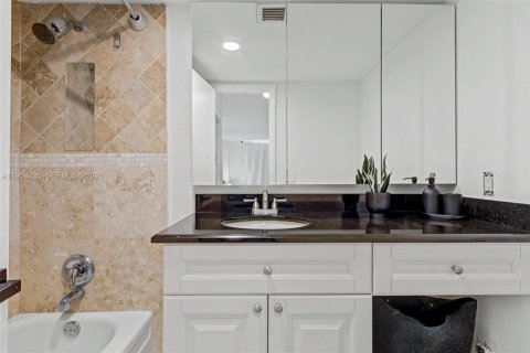 Снять в аренду кондоминиум в Авентура, Флорида 2 спальни, 113.34м2, № 2028903 - фото 14