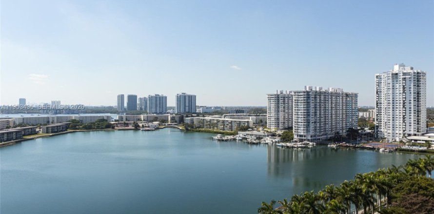 Кондоминиум с 2 спальнями в Авентура, Флорида № 2028903