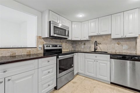 Снять в аренду кондоминиум в Авентура, Флорида 2 спальни, 113.34м2, № 2028903 - фото 9