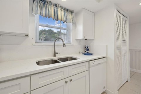 Condominio en venta en Welaka, Florida, 2 dormitorios, 110 m2 № 2214793 - foto 13