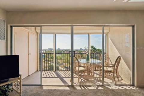 Copropriété à vendre à Treasure Island, Floride: 2 chambres, 98.94 m2 № 2092110 - photo 21