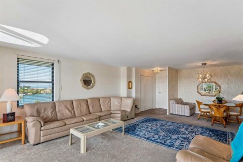 Copropriété à vendre à Treasure Island, Floride: 2 chambres, 98.94 m2 № 2092110 - photo 10