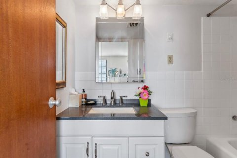 Copropriété à vendre à Treasure Island, Floride: 2 chambres, 98.94 m2 № 2092110 - photo 28