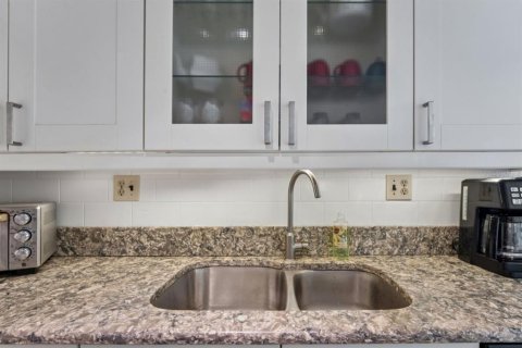Copropriété à vendre à Treasure Island, Floride: 2 chambres, 98.94 m2 № 2092110 - photo 15