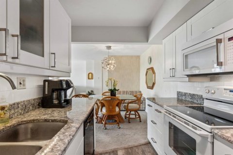 Copropriété à vendre à Treasure Island, Floride: 2 chambres, 98.94 m2 № 2092110 - photo 12