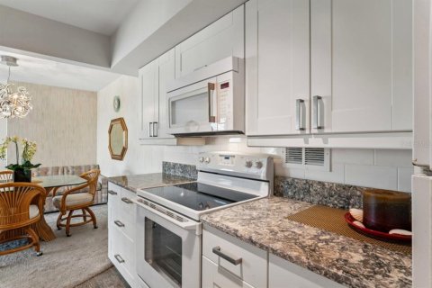 Copropriété à vendre à Treasure Island, Floride: 2 chambres, 98.94 m2 № 2092110 - photo 13